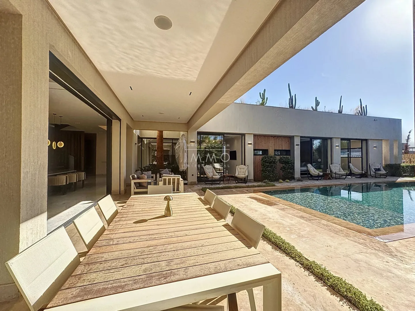 Furnished villa for sale with 5 bedrooms on the amelkis golf course.