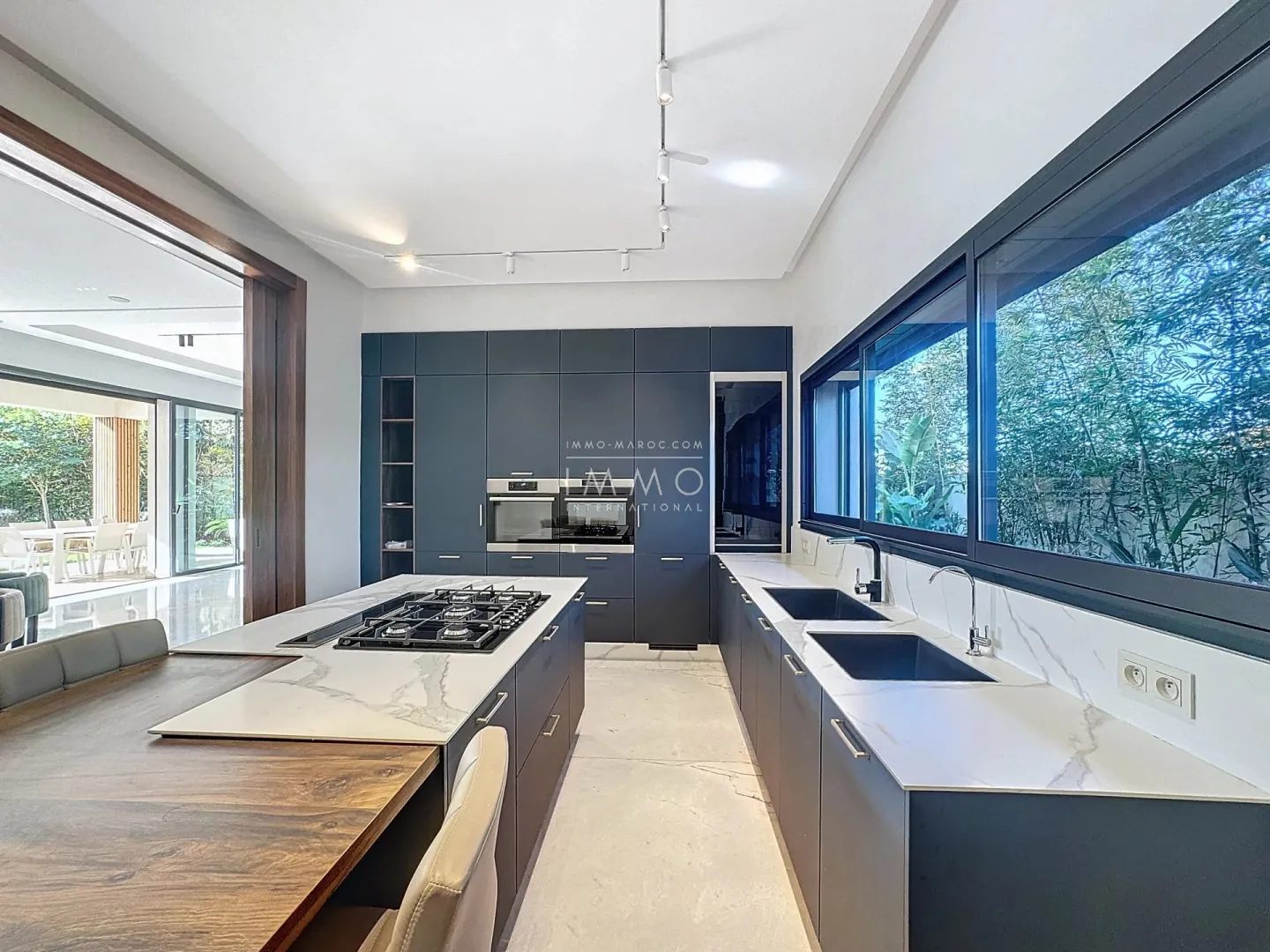 Furnished villa for sale with 5 bedrooms on the amelkis golf course.