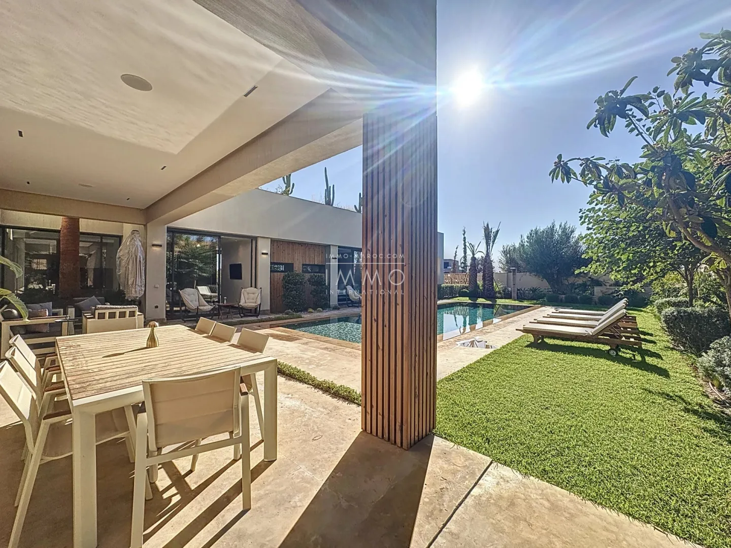 Furnished villa for sale with 5 bedrooms on the amelkis golf course.