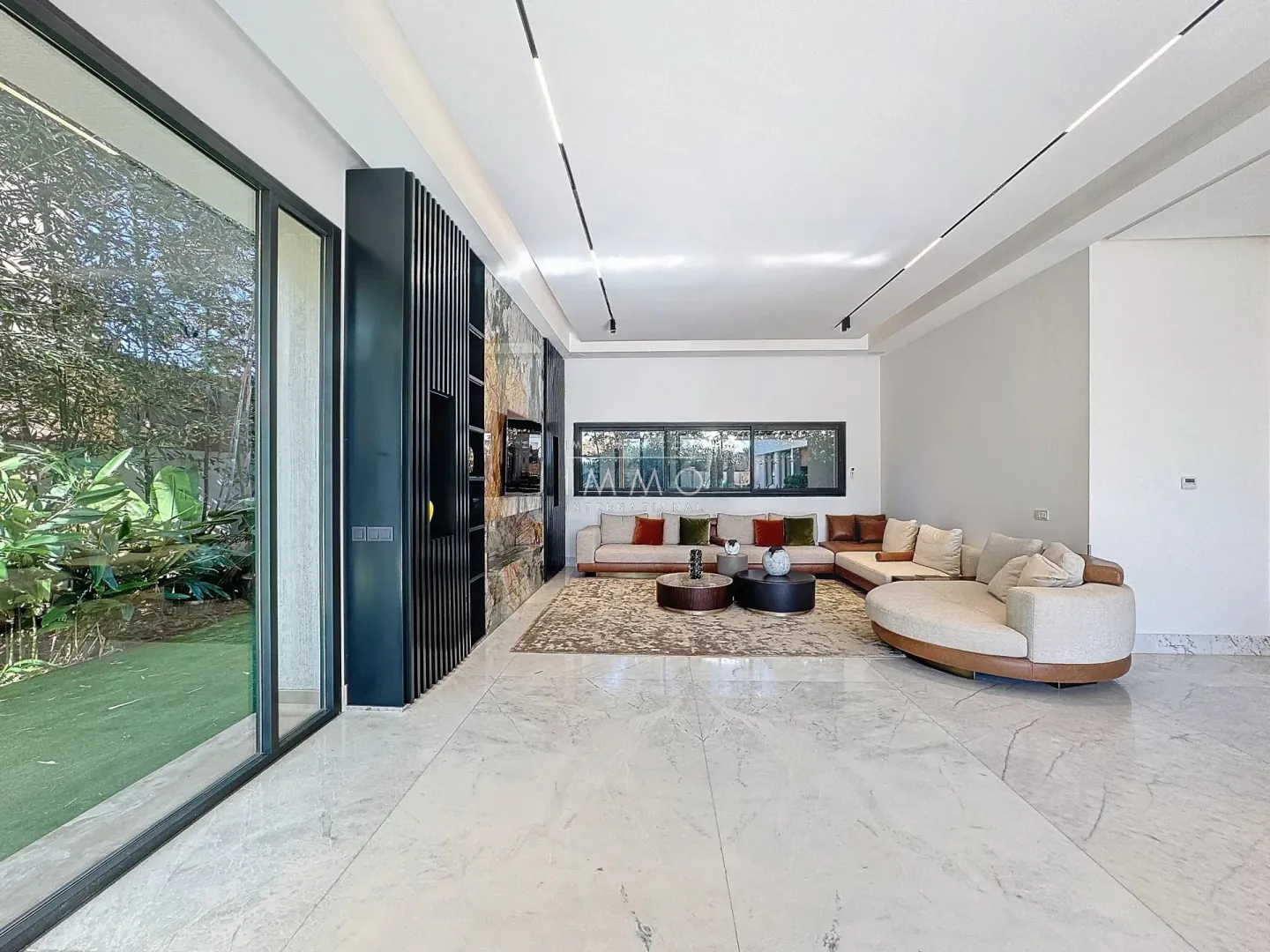 Furnished villa for sale with 5 bedrooms on the amelkis golf course.