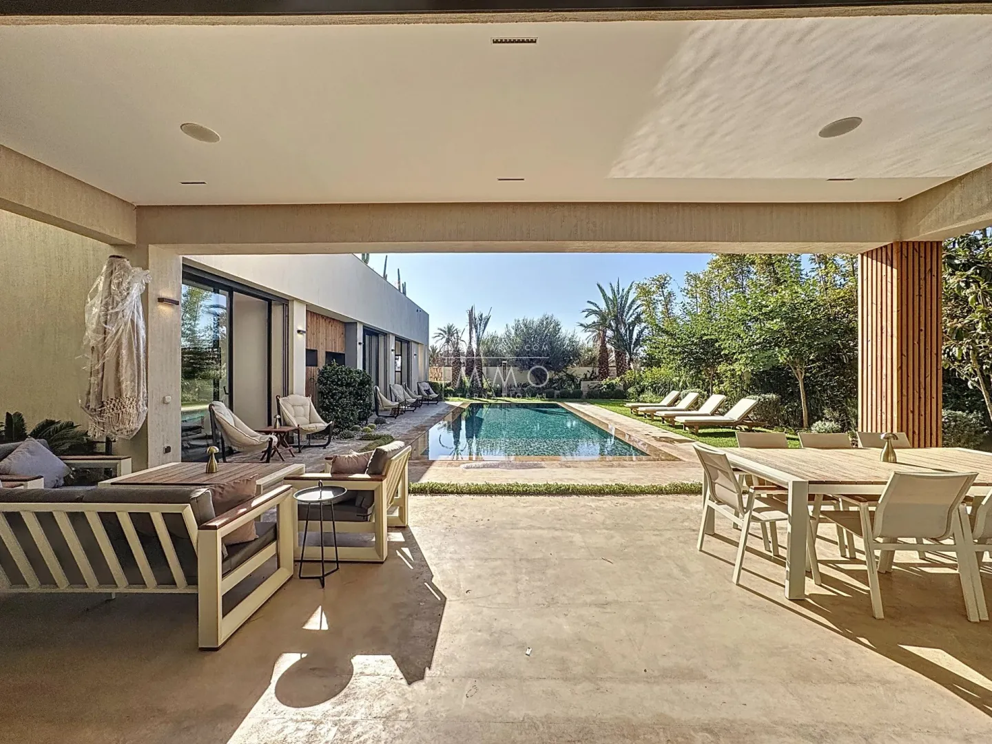 Furnished villa for sale with 5 bedrooms on the amelkis golf course.