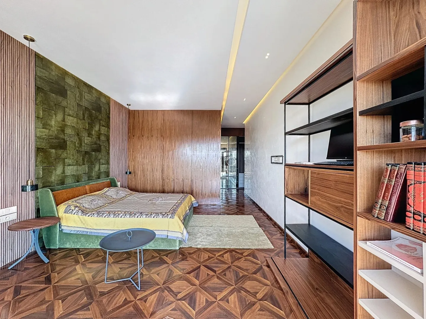 Furnished villa for sale with 5 bedrooms on the amelkis golf course.