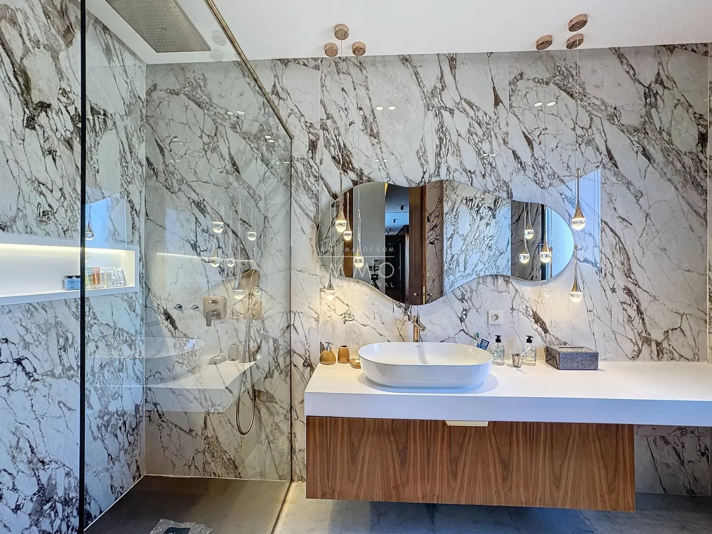 Furnished villa for sale with 5 bedrooms on the amelkis golf course.