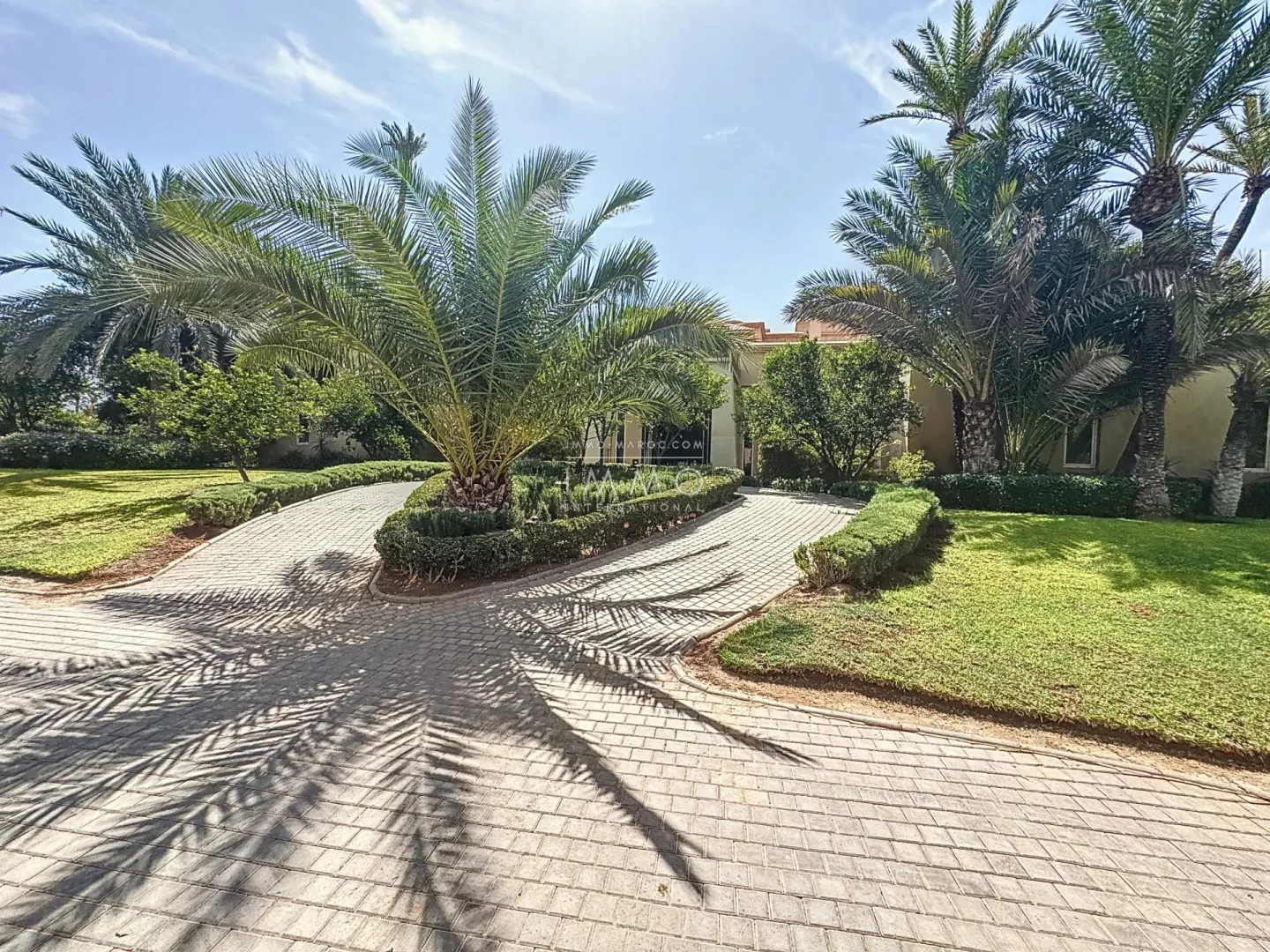 Prestigious villa for sale in the palmeraie of marrakech – 1 hectare
