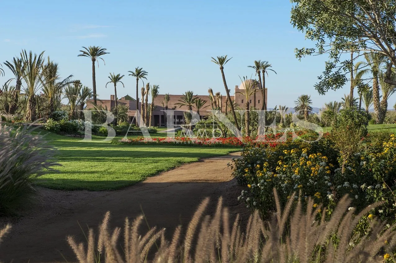 Oriental palace for sale in palmeraie marrakech