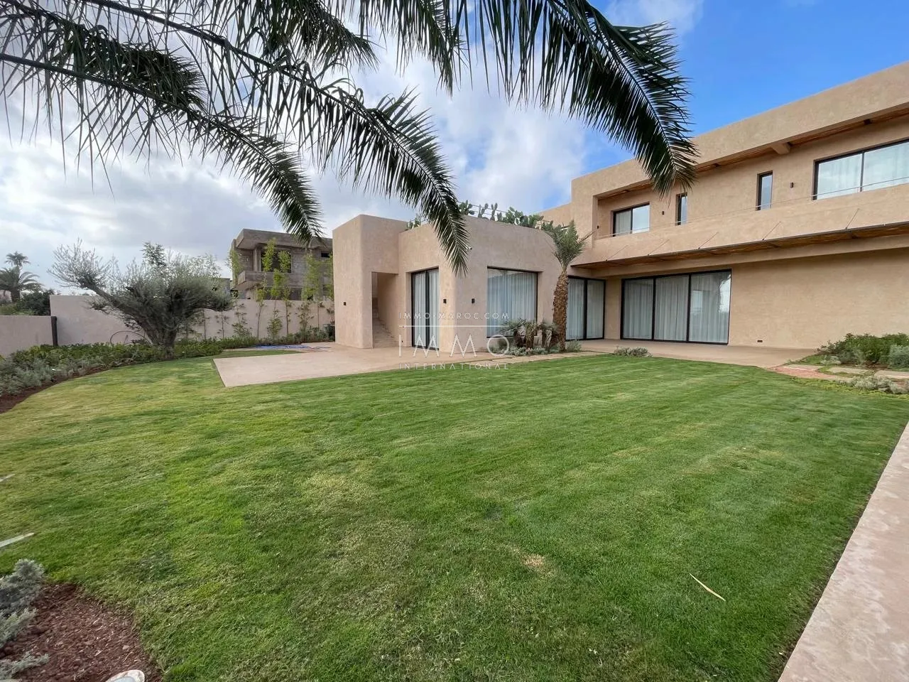 Amelkis – golf-view villa for long-term rent  405 sqm living space • 1,000 sqm plot • heated pool • 4 suites + staff bedroom