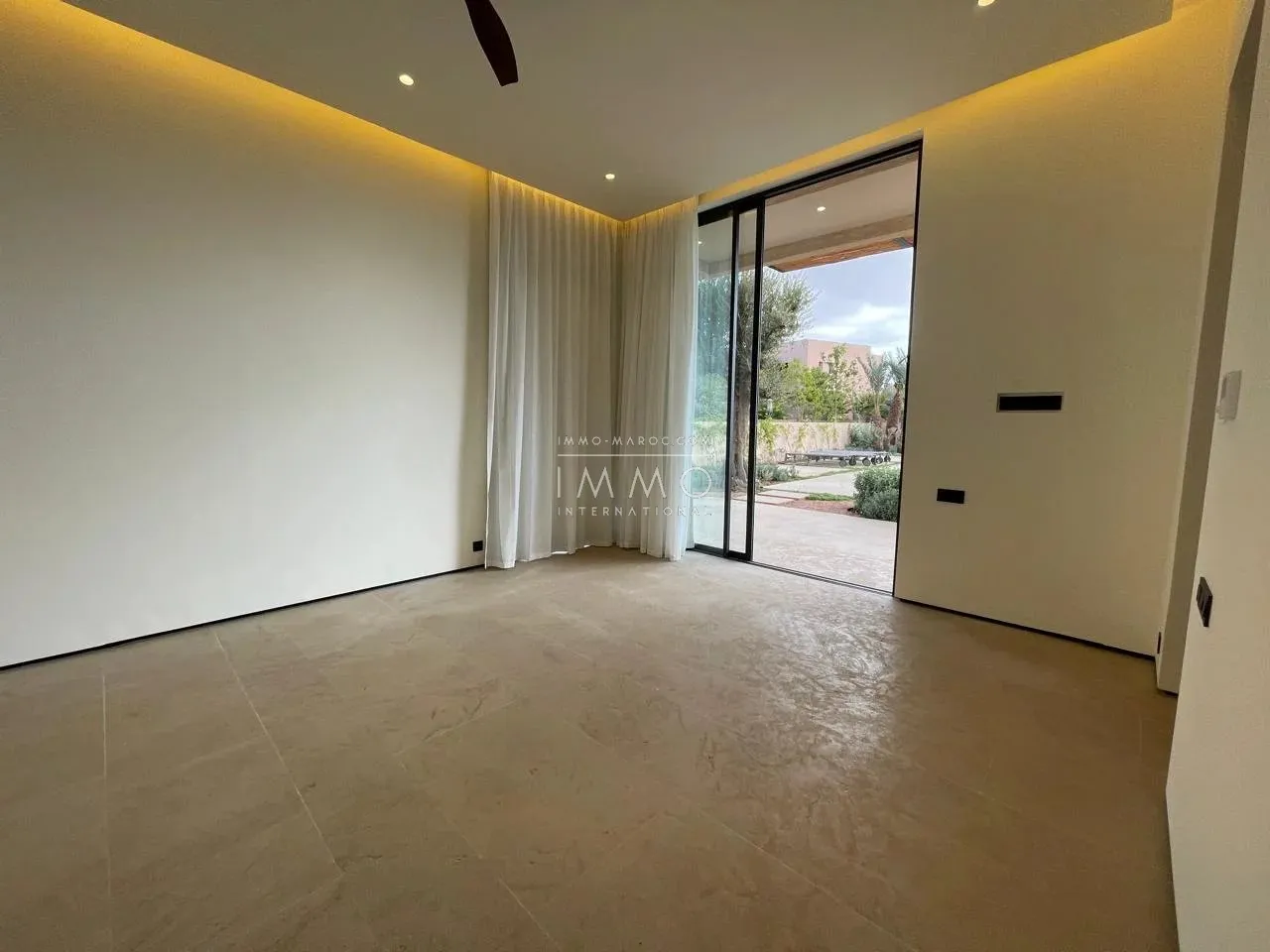 Amelkis – golf-view villa for long-term rent  405 sqm living space • 1,000 sqm plot • heated pool • 4 suites + staff bedroom