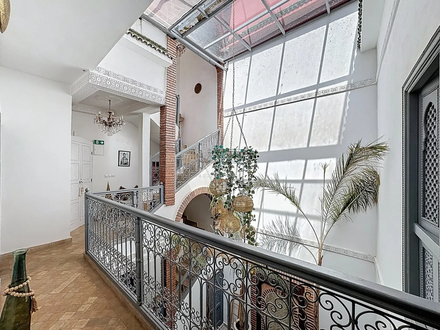 Superbe riad avec rooftop – 4 chambres au cŒur d’un environnement calme et securise - Photo 12