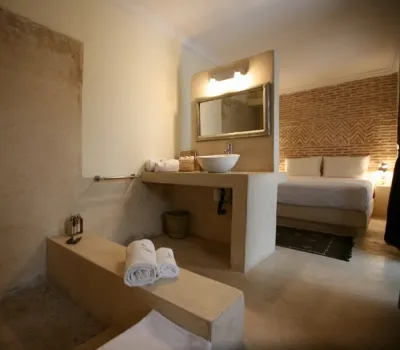 purchase riad guesthouse Marrakech Jamaa El Fna Dabachi