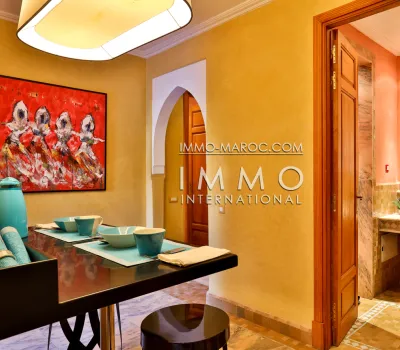 Venta apartamento con piscina y jardín en la palma de la mano.