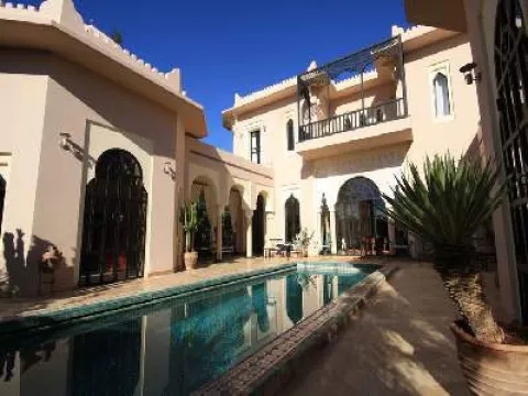 rental villa amelkis